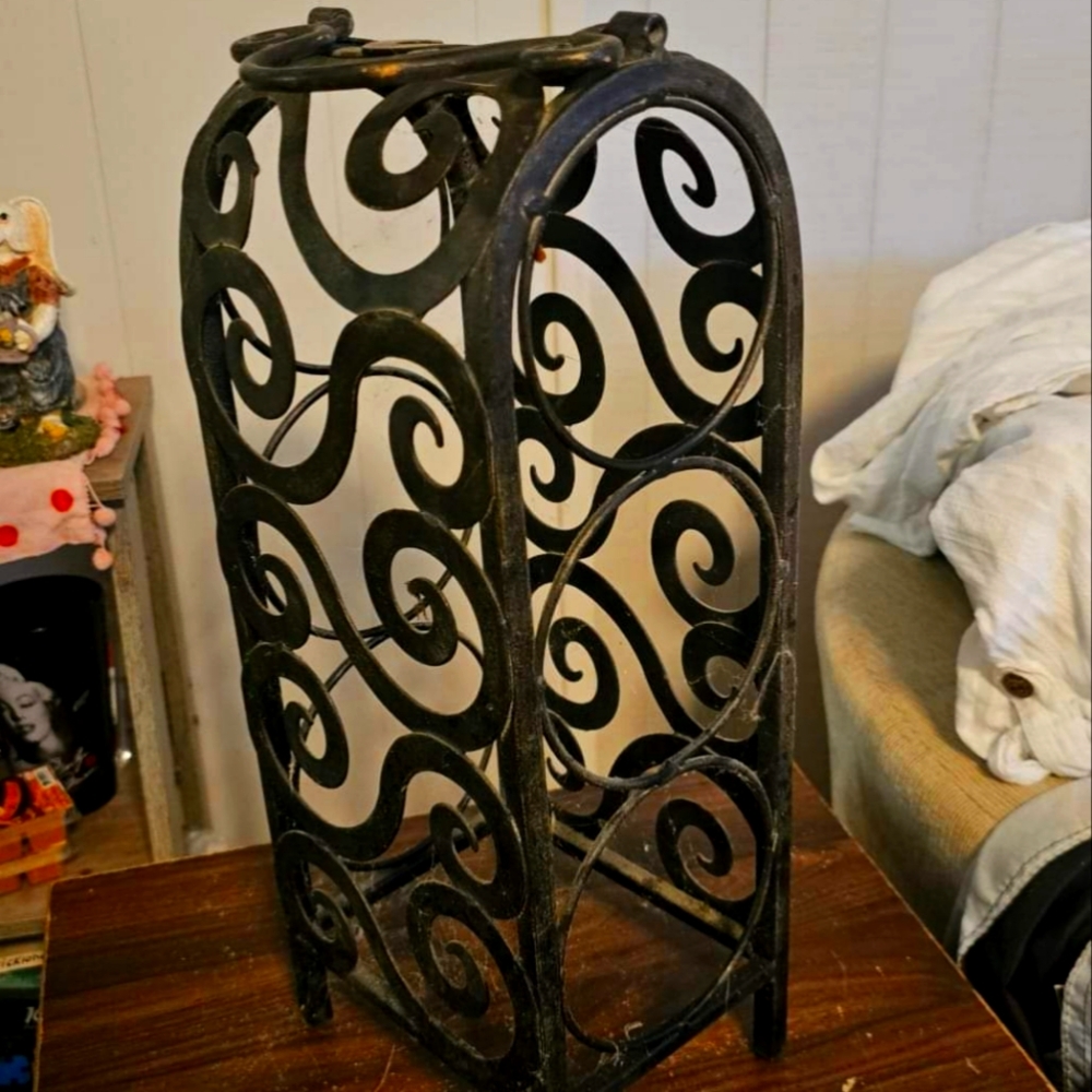 Metal wine rack